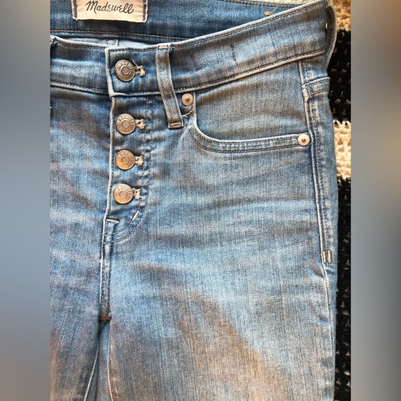 Madewell 9” High Rise Skinny Crop Light Wash Jeans - Picture 6 of 12